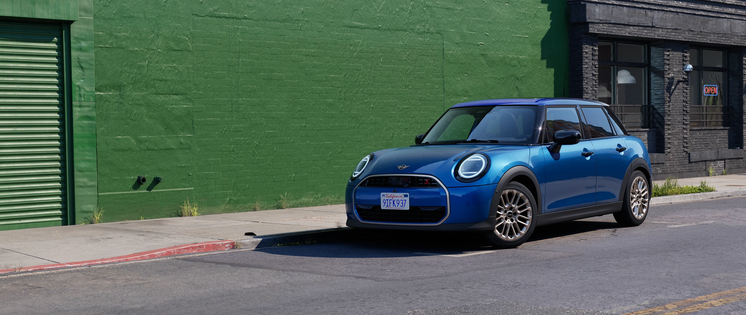 MINI Cooper 5도어 - 측면도 – 아이시 선샤인