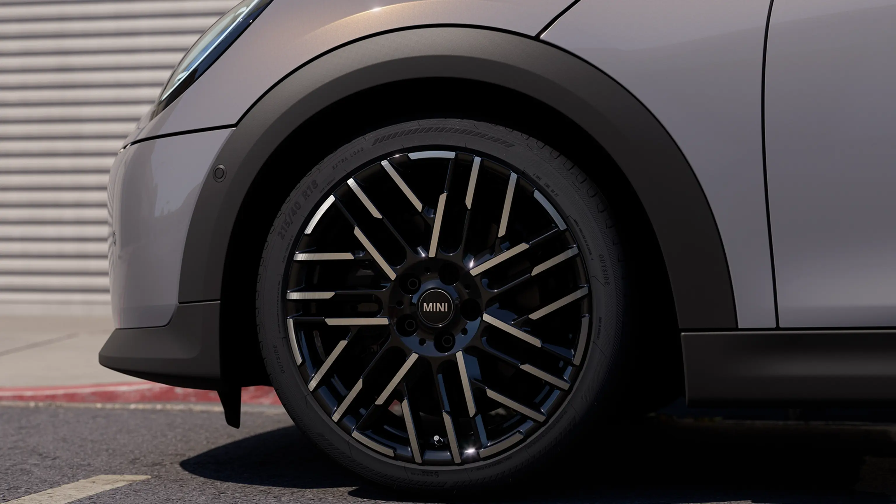 MINI Cooper 컨버터블 - 외관 주요 특징 - 휠 클로즈업