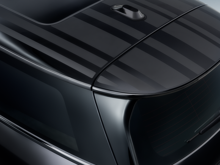Close top shot of the MINI Paul Smith Edition Black Contrast Roof with unique stripe interpretation.