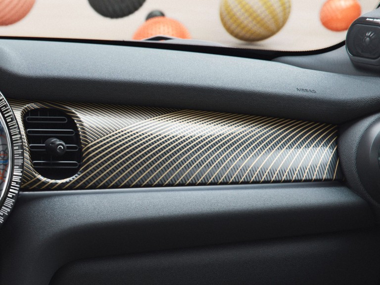 MINI Resolute Edition  – interior – cockpit