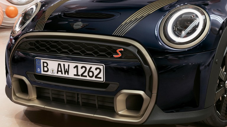 MINI Resolute Edition – bumper and grille – design accents