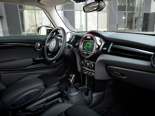 MINI ROSEWOOD EDITION – interior – ccokpit and seats   