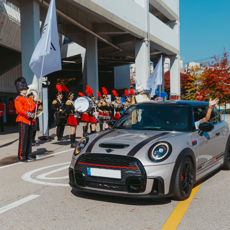 바다를 향해 나아가는 전기차. The Skeg.