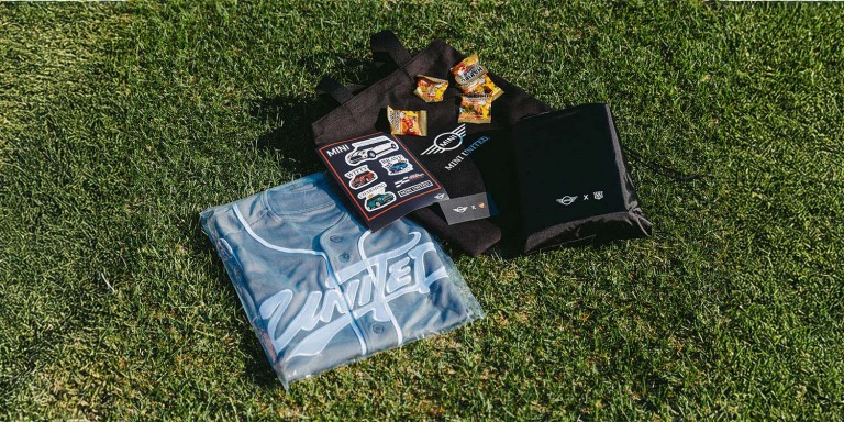 바다를 향해 나아가는 전기차. The Skeg.