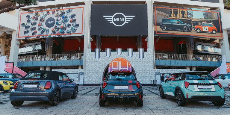 바다를 향해 나아가는 전기차. The Skeg.