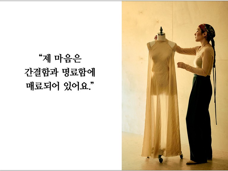  Image of fashion designer Hana Tajima visiting a shop in New York.  