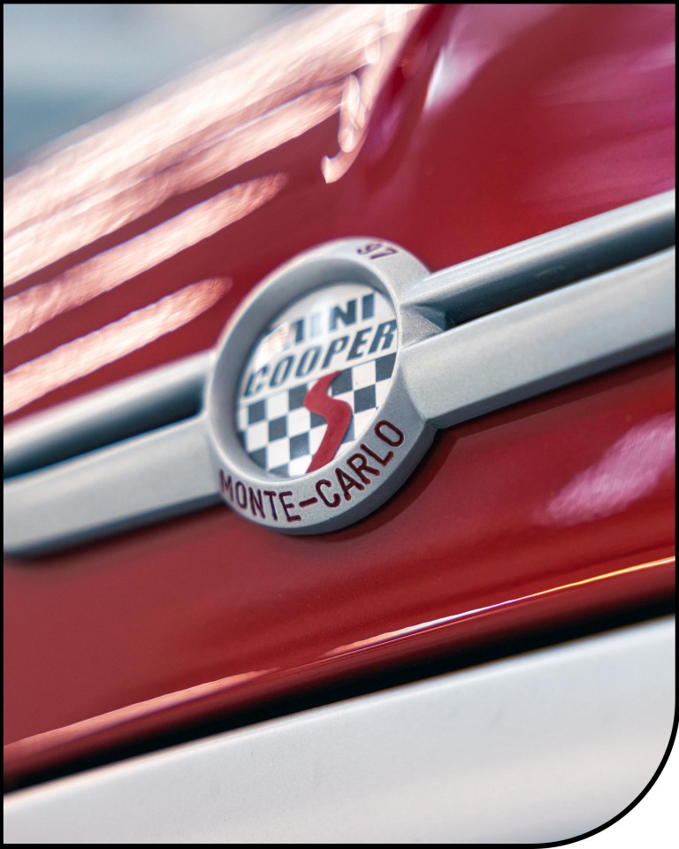 Highlights of the front of the MINI ACV 30.