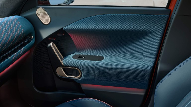 All-Electric MINI Aceman - 실내 공간 - 갤러리 경험 모드 - 도어