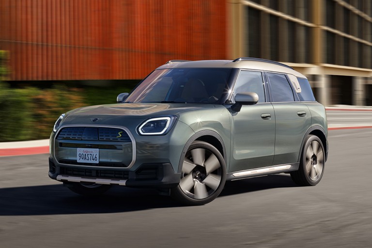 MINI all-electric Countryman - 주행 경험 - 운전자 지원