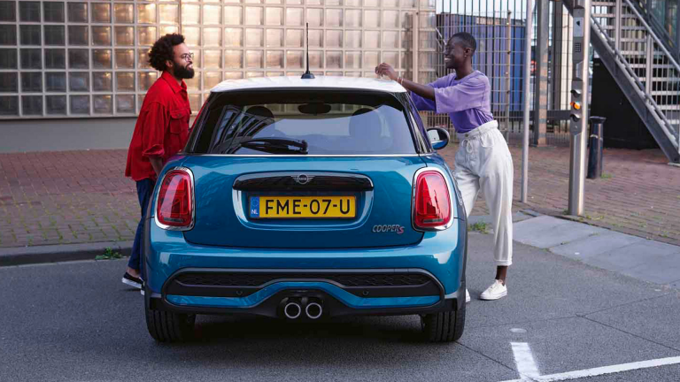 MINI 5-door Hatch – interior – standard trim