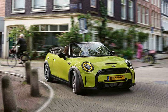 MINI 3-door Hatch – grey and black – front view