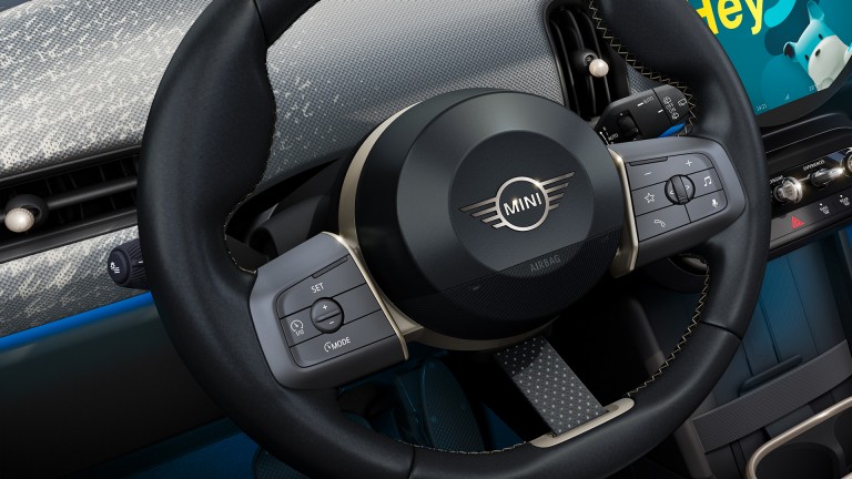 MINI Cooper 5도어 - 실내 공간 - 오리지널 사이즈 스티어링휠