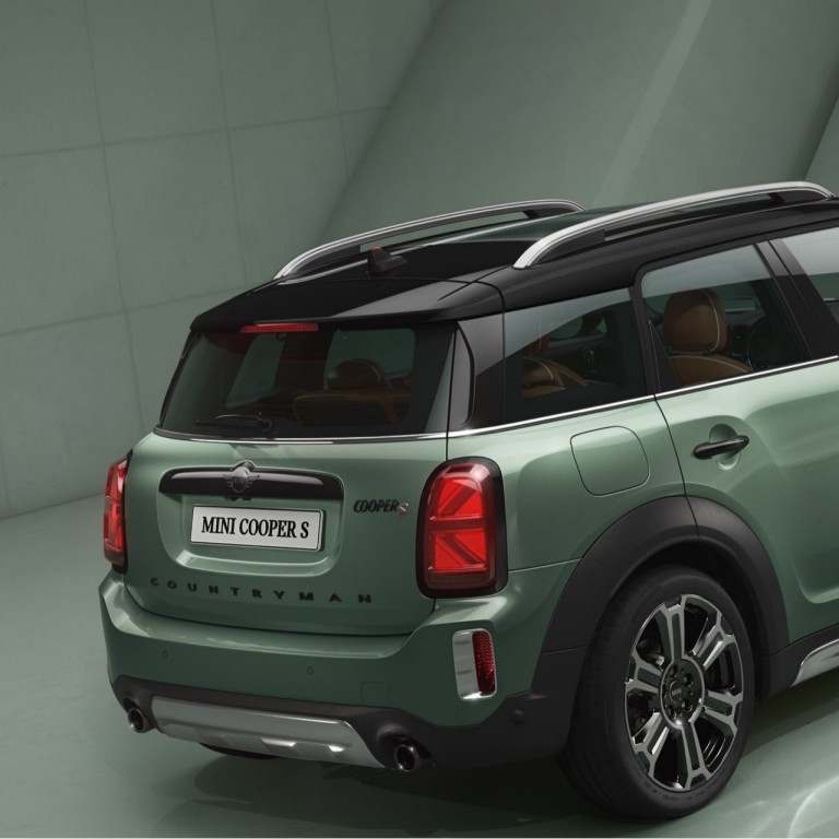 MINI Countryman – side view – green and black 