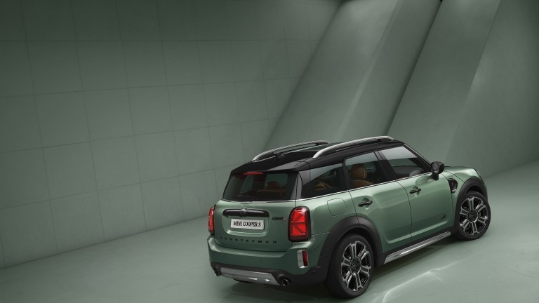 MINI Countryman – side view – green and black 